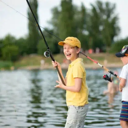 enfants peche lac