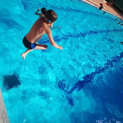 plongeon enfant piscine